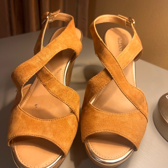 Women's Tan Sandals - Picture 1 of 7